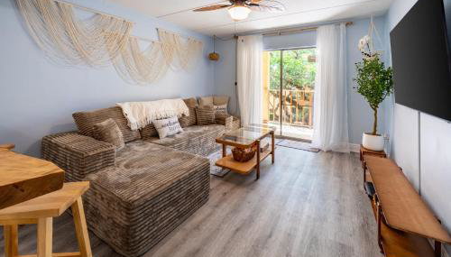 Calm Waterside Condo - Views, Pool & Family Fun - Foto 2