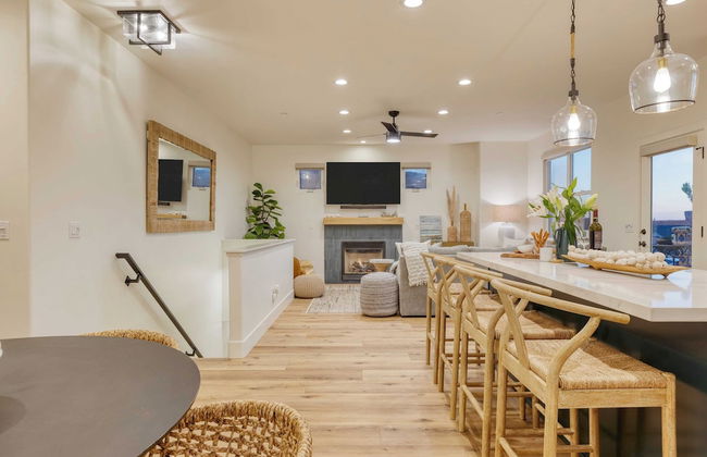 Sunset Serenity by Avantstay Rooftop w/ Hot Tub & Fire Pit, 3 Blocks to Beach! - Foto 8