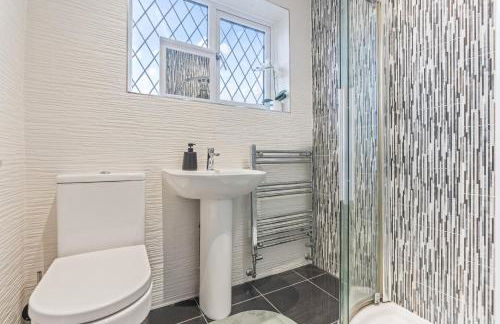 Awesome Coventry Home for Business Contractors and Suitable for families with Free Parking 14mins from NEC - Foto 28