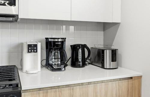 Edgewater Apt with Free Parking Gym Modern Living - Photo 14