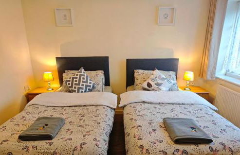 Spacious 3 Bedroom Home Ample Parking Near Shops - Photo 12