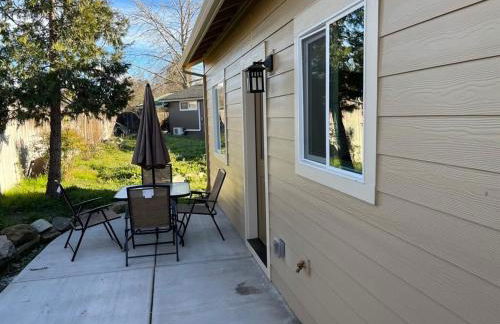 Charming 2BR Cottage Near Freeway-Cul-de-sac - Foto 27