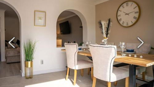 Flamingo Short Lets 4 Bed 4 Bath House Neath Hill - Foto 3