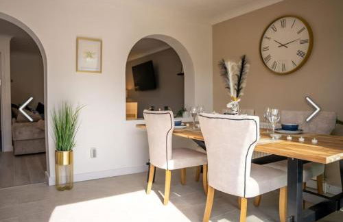 Flamingo Short Lets 4 Bed 4 Bath House Neath Hill - Foto 3