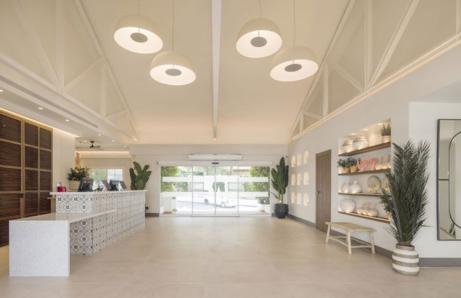 Hotel ILUNION Menorca - Photo 3