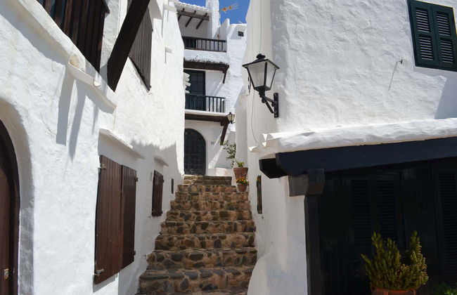 Mahón Tour + Boat Trip - Photo 1