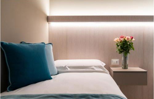 Tiffany Silver - Photo 41