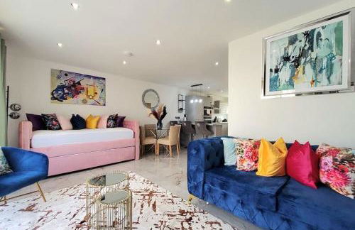 Three Bedrooms House By Sensational Stay Short Lets & Serviced Accommodation With Free Parking & Wi-fi - Foto 1