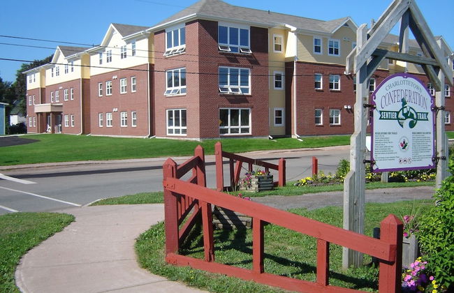 Glendenning Hall - Foto 1