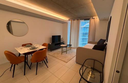 High Floor Modern 1BR Stunning Views Balcony AC Free Parking - Foto 12