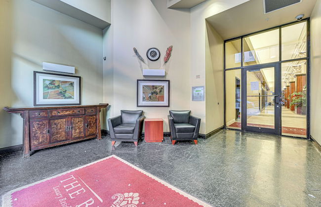 Heart of Dtwn Omaha: Historical Apt w/ Perks - Foto 25