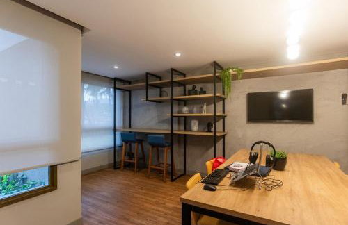 Studio Decorado Moderno ao lado Metrô Giovanni com Varanda - Acomoda até 4 pessoas - Foto 24