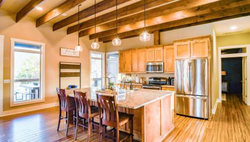 Paradise Point - 4BR Lakefront Haven Dock, Kayaks, & Cozy Firepit - Foto 4