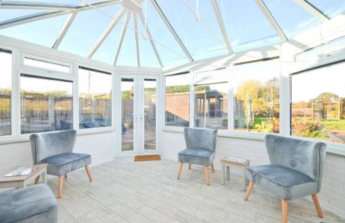 Dassia-Rural Bungalow, Dog Friendly with Hot Tub Near Gurnard - Foto 4