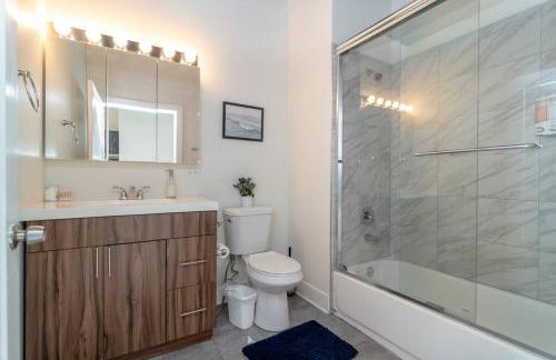 McCormick Place Amazing 2BR Suite with City View and Optional Parking for up to 8 guests Near Soldier Field and Lakefront Trail - Foto 22