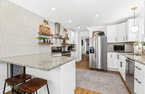 Spacious 4BR Home by Dtown Royal Oak - Photo 10