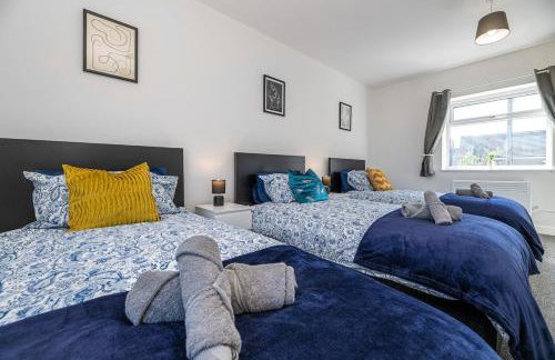 4BR New Build - Near Ferry Port - Great for Groups - Foto 19