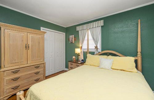 Country Cow Flair with Large TVs, Ample Parking, Nintendo, EV Ready - Photo 9