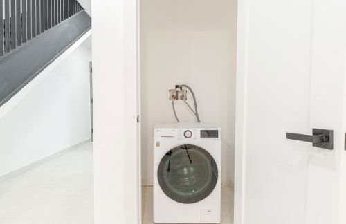 Bright Studio Duplex with Private Backyard - Foto 30