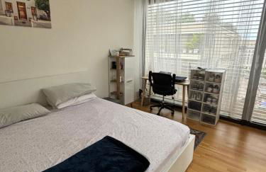 Check Point Charlie Luxury Apartment with Balcony - Photo 17