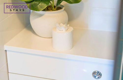 Cozy Family & Contractor Home 3X FREE Parking by Redwood Stays - Foto 40