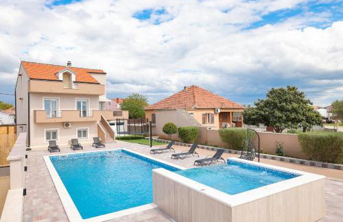 Villa Nada for 10 people with pool & integrated whirlpool - Foto 3