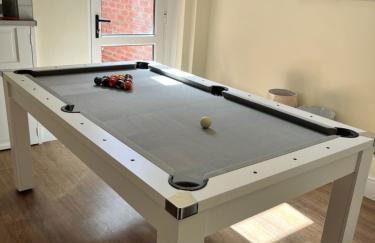 4 bedroom, sleeps 8, 30 seconds from beach, games table - Foto 1