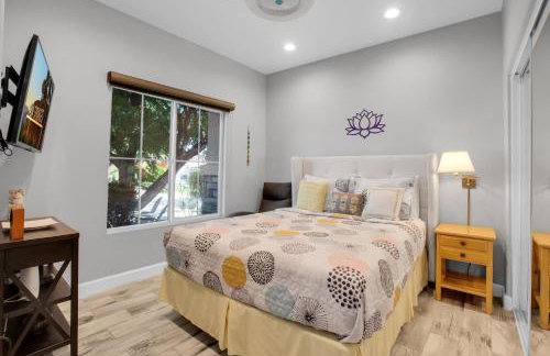 Near Downtown Palm Springs Home with Mountain Views - Foto 24