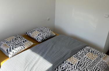 Charmant T2 Piscine Golf de Seilh - Photo 2