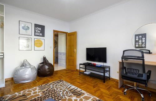 WHome Perfect Family Hideout Residence w/AC & 4BR + 5BA - Foto 6