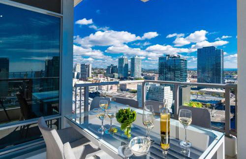 Cityscape Elegance with Water Views - Foto 2