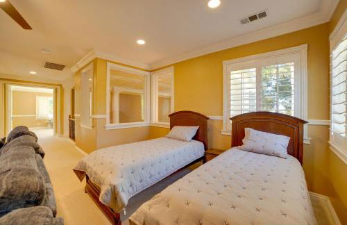 Resort-Style Oasis Expansive Riverside Mansion - Foto 21