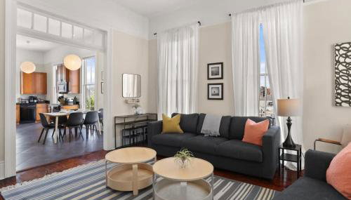 Marigny BD Surrounded by Music Food and Art - Foto 5