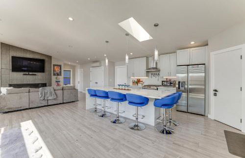 Sleek Ferndale Home with Ocean and Mountain Views! - Photo 10