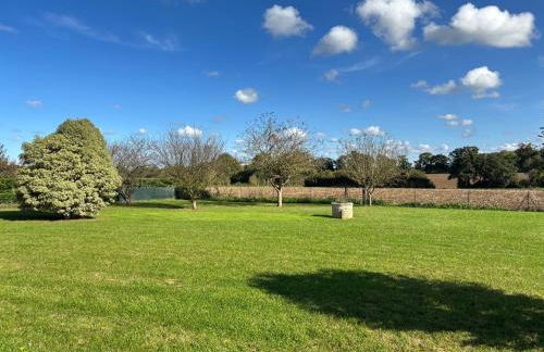 La clé des champs Maison plain pied lumineuse bien équipée, séjour spacieux, belle terrasse aménagée, garage, grand jardin clos, parking, près de Bayeux et Omaha Beach, chiens bienvenus - Foto 8