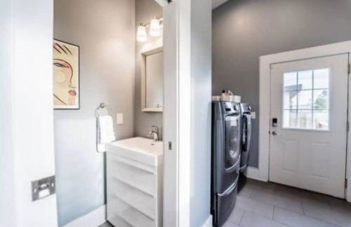 Luxury w/SoakTub* King with 3BR - Foto 50