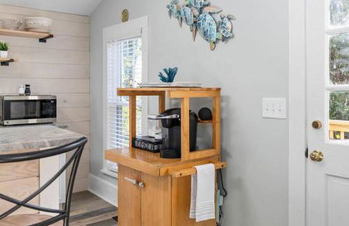 The Lyellton House: Water View, Steps from Beach - Foto 10