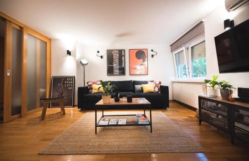 Sleep, Eat, Repeat and Park Your Car in City Center - Foto 3