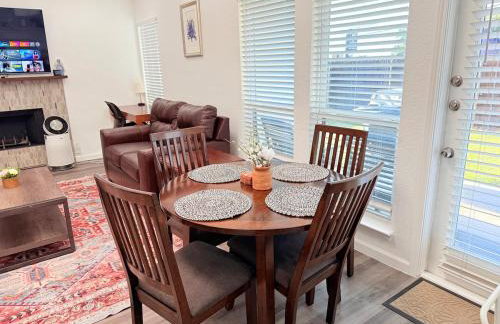 Arlington Entertainment District Home Purple Door - Foto 7