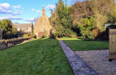 The Old Post Office Spacious 3-Bed Cottage in North Perrott - Photo 39