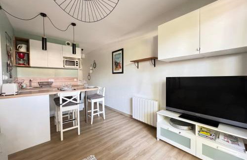 Les Muleaux - Wifi, TV, Piscine de résidence - Foto 4