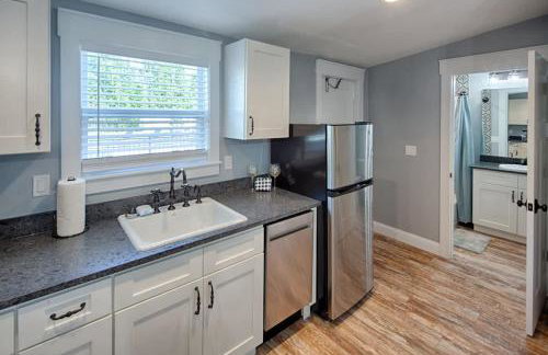 Quaint Cottage with Private Pool-Walk to Everything - Foto 4