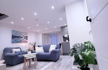 Bright Modern Apartment - Photo 3