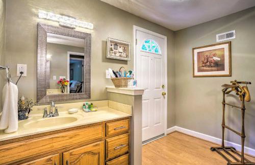 Secluded Chattanooga Getaway w/ Deck + Yard! - Foto 14