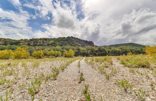 Rustic Eco-Cabin Llano River Getaway on 68 Acres! - Foto 2