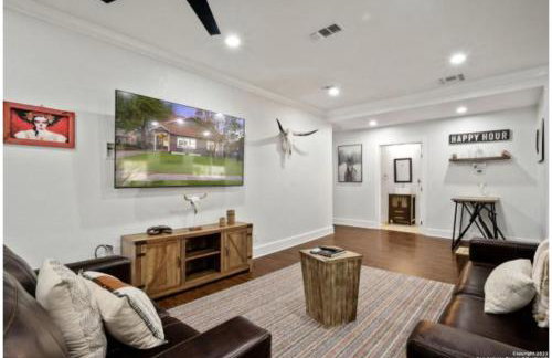Experience Serenity in a 4BR3BA Downtown Home - Foto 6