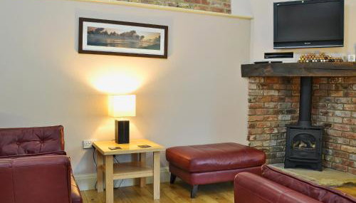 Rose Cottage - Photo 2