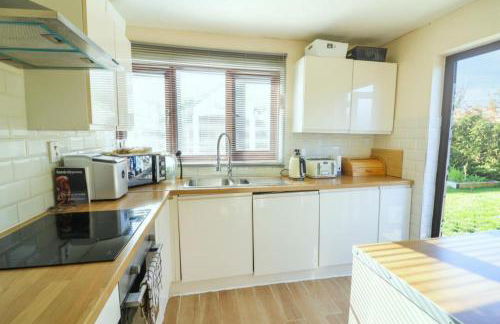 Pet Friendly Home in Chelmsford-Hot Tub-Sleeps 6 - Foto 10