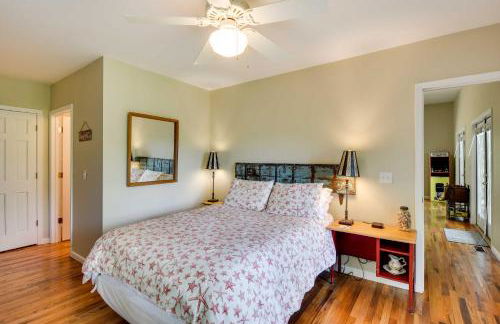 Spacious Georgia Escape with Fireplace, Deck and Grill - Foto 17