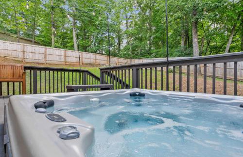 Near Asheville Hot Tub Fire Pit BBQ Sleeps 10 - Foto 49